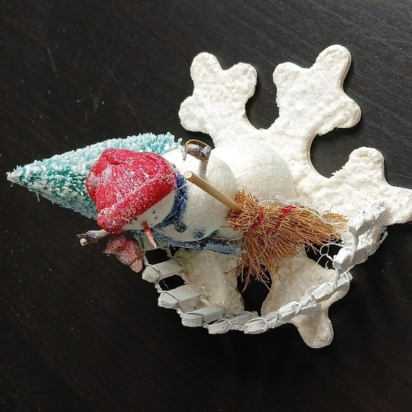 Christmas Decor Collectable Creations Backyard Snowman Wood Fabric Figurine New - Picture 12 of 13